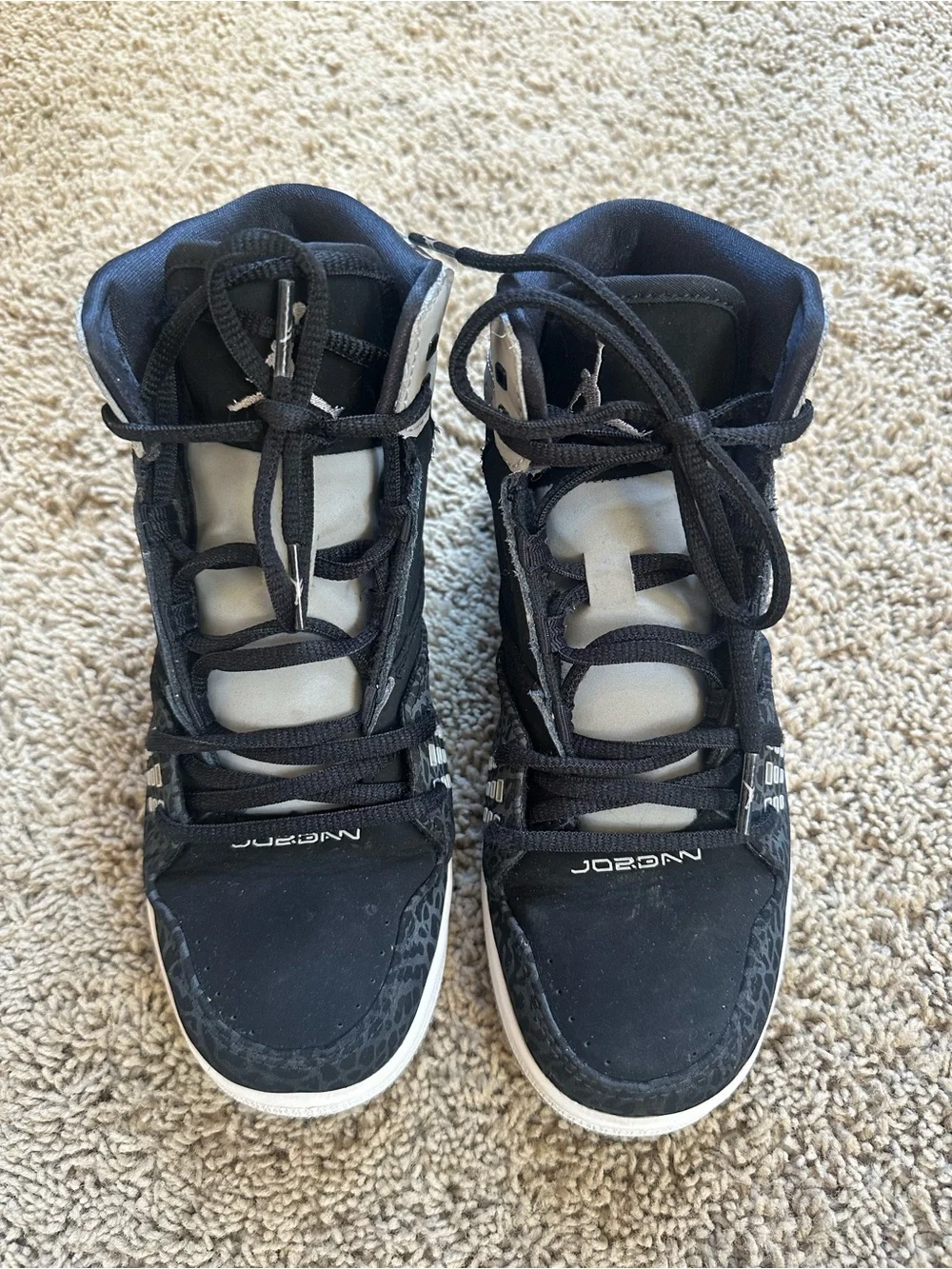 Jordan Kids' 1 Flight Mid Sneaker Big Kid size 6